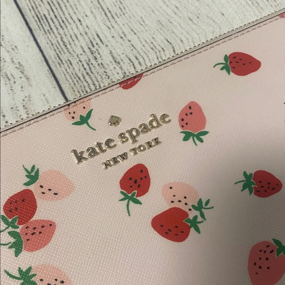 *kate spade L-Zip Universal 15